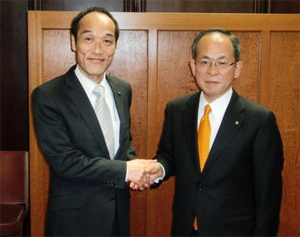 東国原英夫知事と古賀和則社長